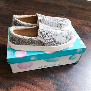 ▪️NIB Snakeskin Sneakers